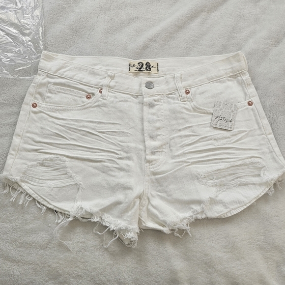Free People Loving Good Vibrations Cutoff Shorts White Distressed Size 28 - Picture 4 of 11